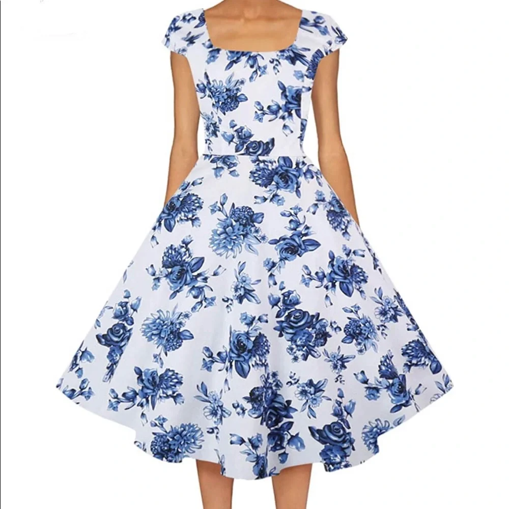 Kuvant - 1950’s Retro Style Scoop Neck Cocktail Dress in White & Blue Floral - Picture 1 of 16